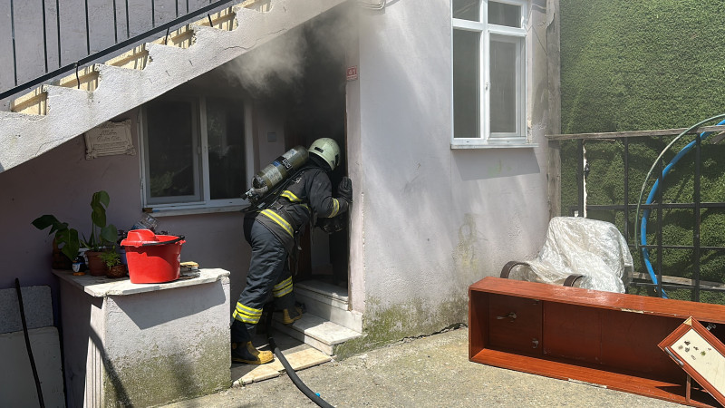 Su ısıtıcısı evi yaktı: 1 yaralı