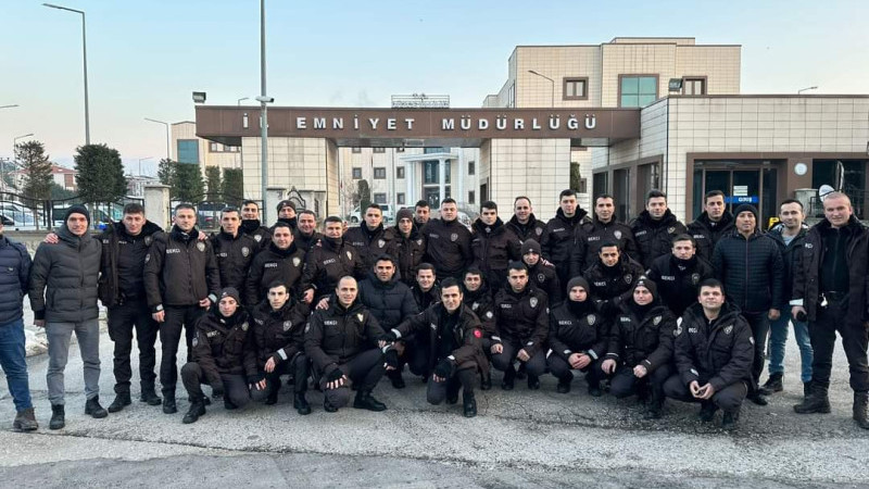 DÜZCE GECE KARTALLARI AFET BÖLGESİNDE 