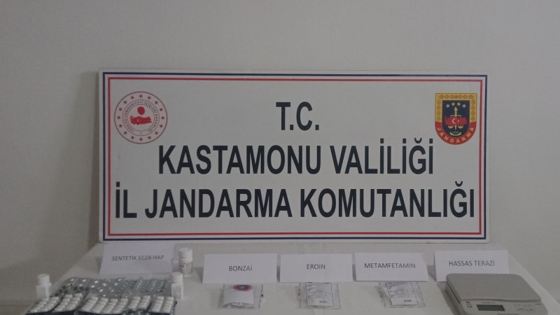 Yol kontrolünde araçta yapılan aramada uyuşturucu yakalandı