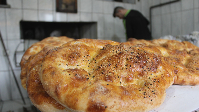 Pideye lezzeti 40 yıllık kara fırın veriliyor