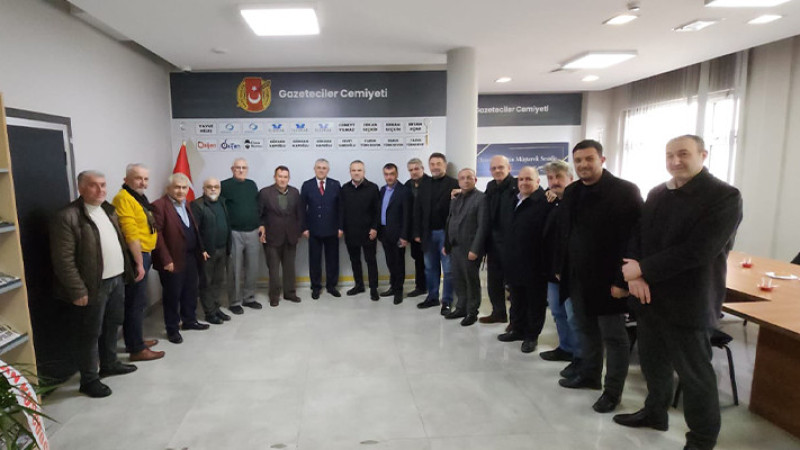 Kuşçuoğlu’ndan cemiyete ziyaret AK Parti Düzce Milletvekili Aday Adayı Hakan Kuşçuoğlu, 