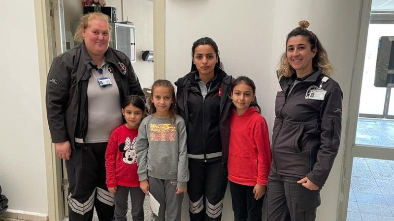 Depremzede çocuklardan şiirli teşekkür   