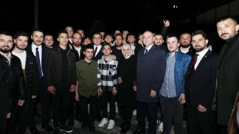 “Gençlerin desteği bize güç veriyor”