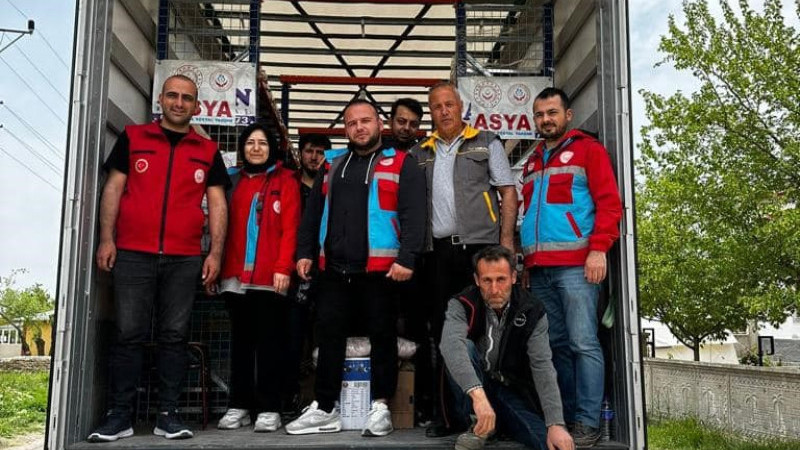 Oyuncağını depremzede akranına gönderdi