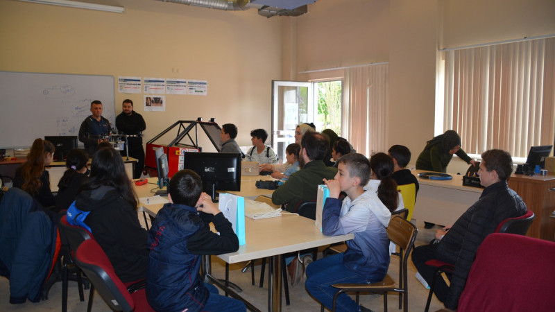 Doldurulmuş hayvan müzesi öğrencilerin ilgisini çekti