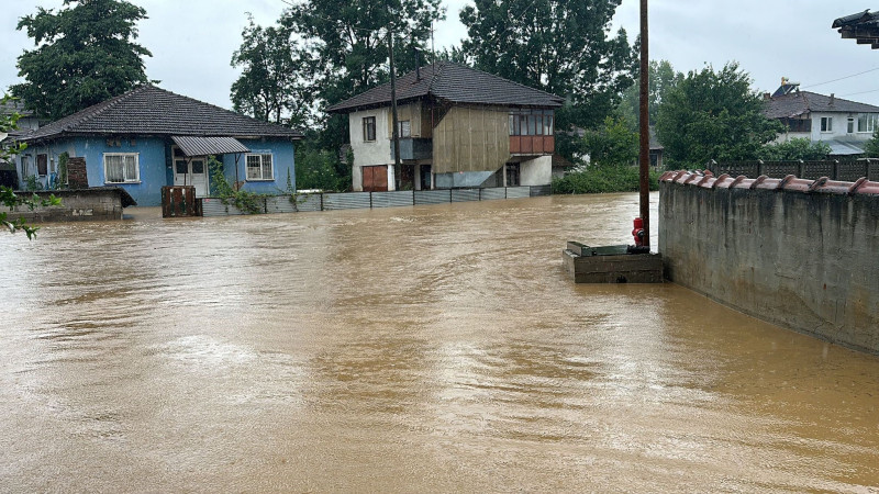 UYARI LEVHALARI SULAR ALTINDA