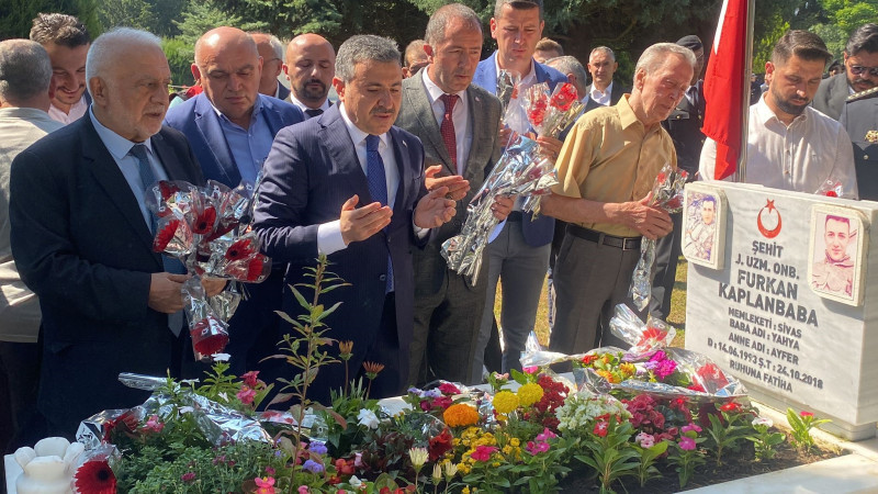 7 yıldır dinmeyen acı: 15 Temmuz şehidi kabri başında anıldı