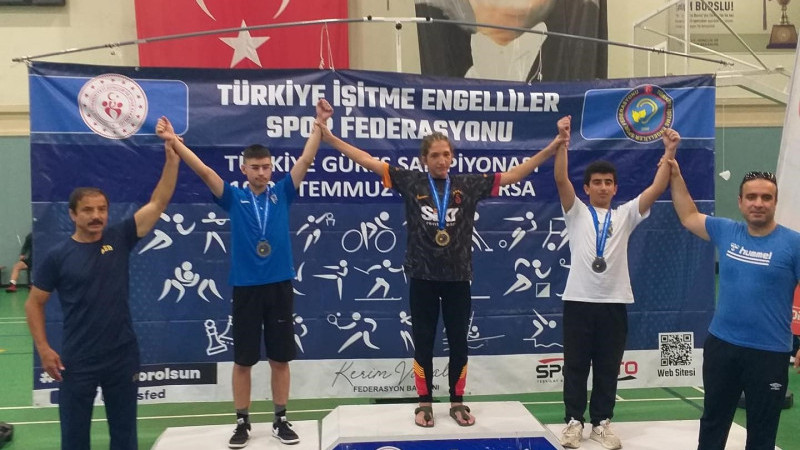 İşitme engelliler güreşte 2 madalya
