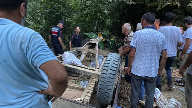 Fındık işçilerini taşıyan traktör devrildi 16 yaralı
