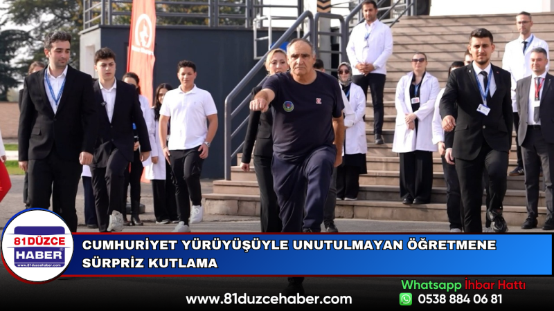 Cumhuriyet Yürüyüşüyle Unutulmayan Öğretmene Sürpriz Kutlama