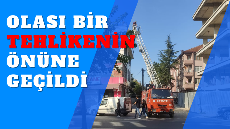 İTFAİYE EKİPLERİ 3.KATTAKİ TABELAYA MÜDAHALE ETTİ